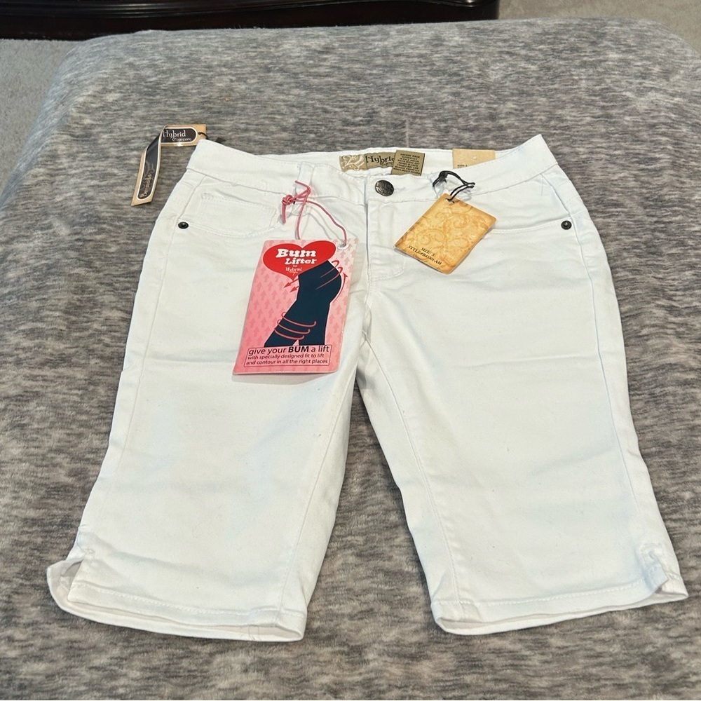 NWT Hybrid & Company White Bermuda Shorts Size 3